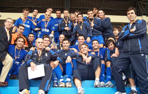 Equipo de la UDP con el trofeo conquistado en la 2006/07