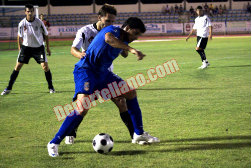 Tariq marc� su cuarto gol de la pretemporada y fue una pesadilla para la defensa visitante