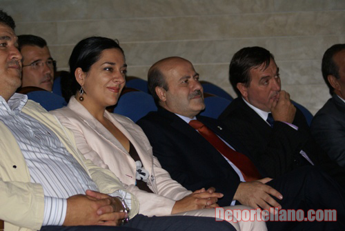 La concejala Ana M� Moralo junto a J.A. Navarro y el representante de Joma