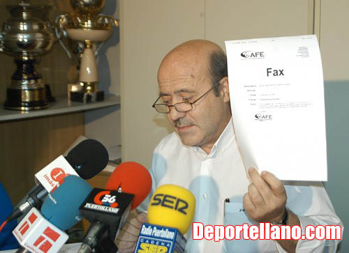 Navarro muestra el FAX de la AFE donde expone que ya no hay deudas