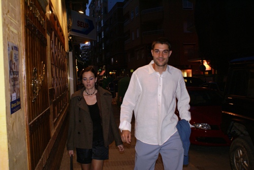 David Sanz y su esposa llegan al restaurante